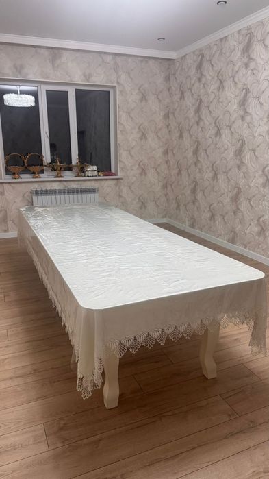 Продам стол для гостинной