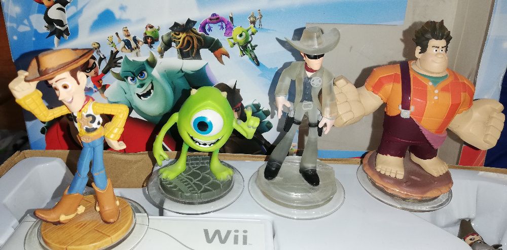 Disney Infinity Starter Pack Wii cu 8 figurine si 3 Power discuri
