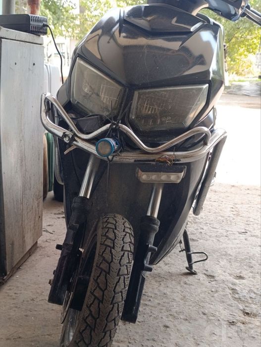 Skuter elektroniy sotiladi dugalari bor