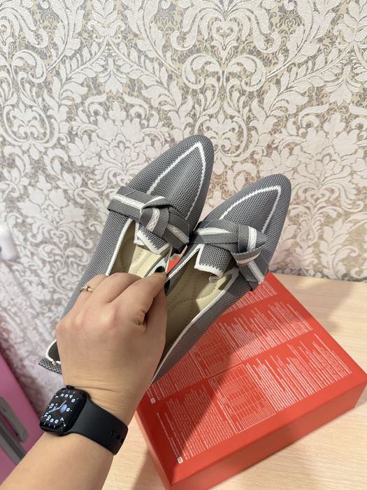 Босоножки серые