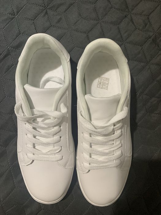 Бели обувки еко кожа