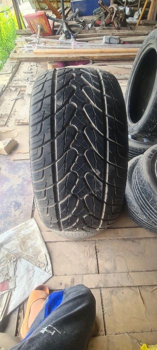 Li9 shina 295/40R20 106 V