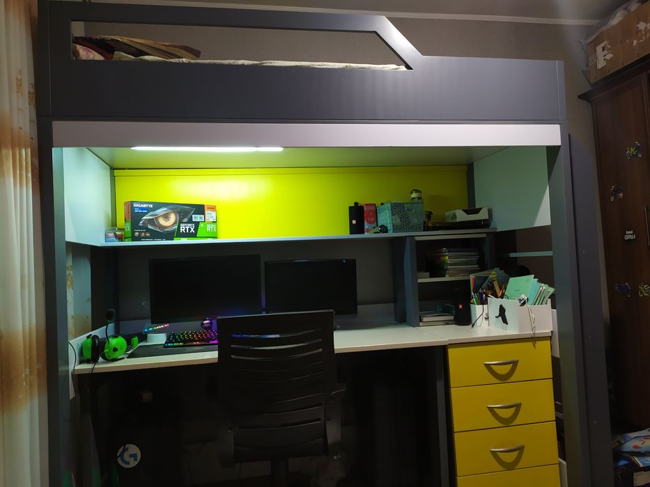 Детская двухярусная кровать