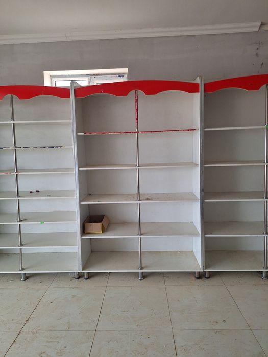 Стеллажи, витрины Сатылады