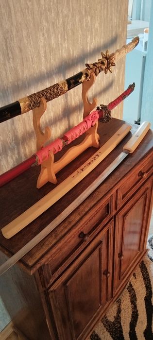 Мечи сувенирные.