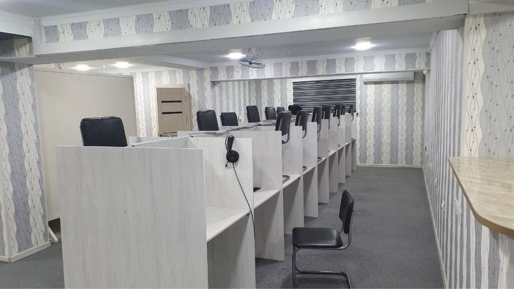 Аренда под офис 200кв.м С Мебелью 5 минут от метро Чиланзар17, 1300у.е