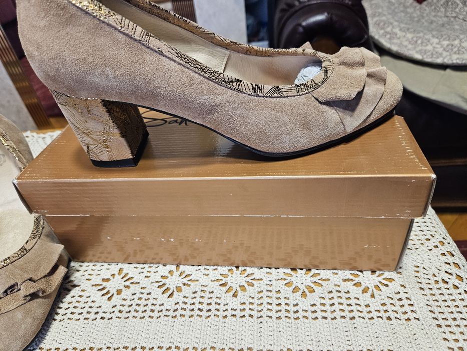Vand pantofi dama noi