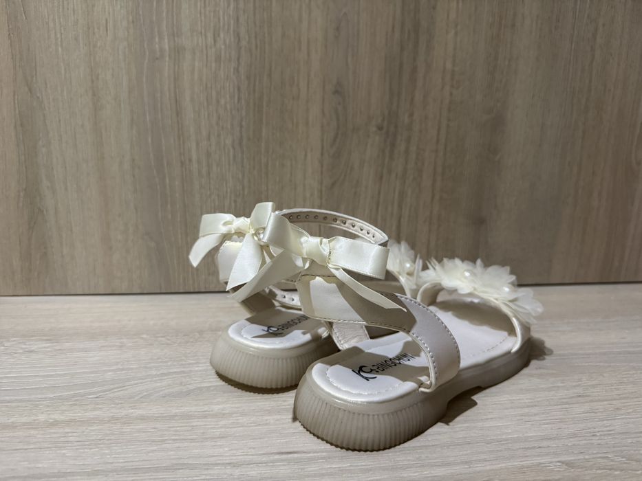 Бели  Сандали 37 номер