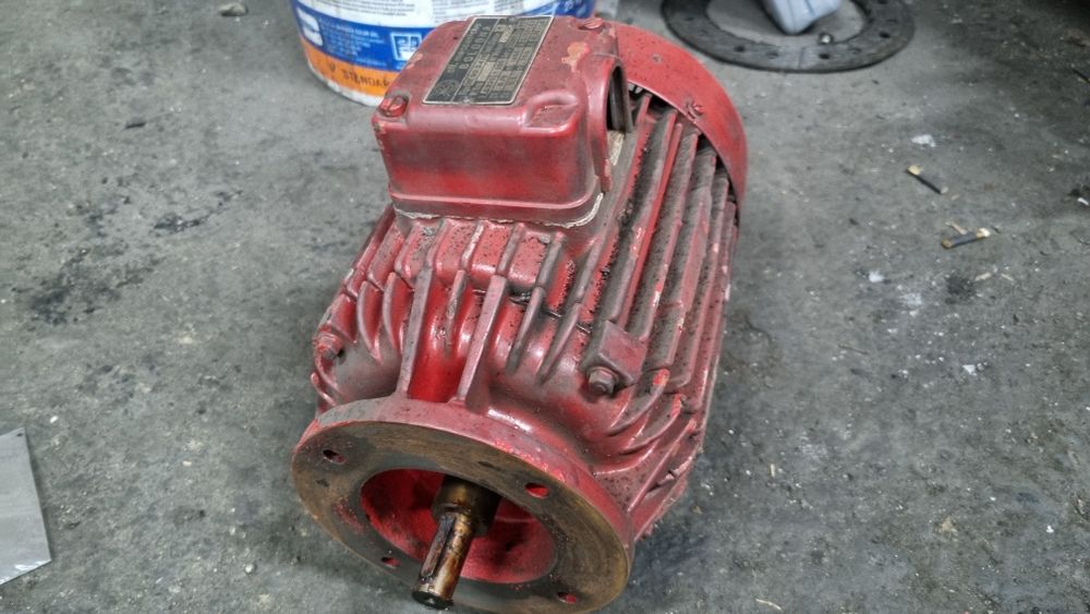 Vând strung SN400/ masa de lucru și motor electric