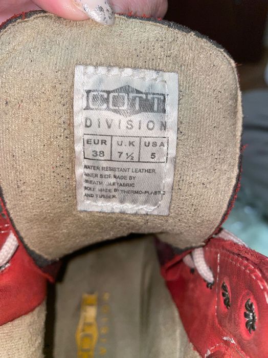 Продам ботинки женские.