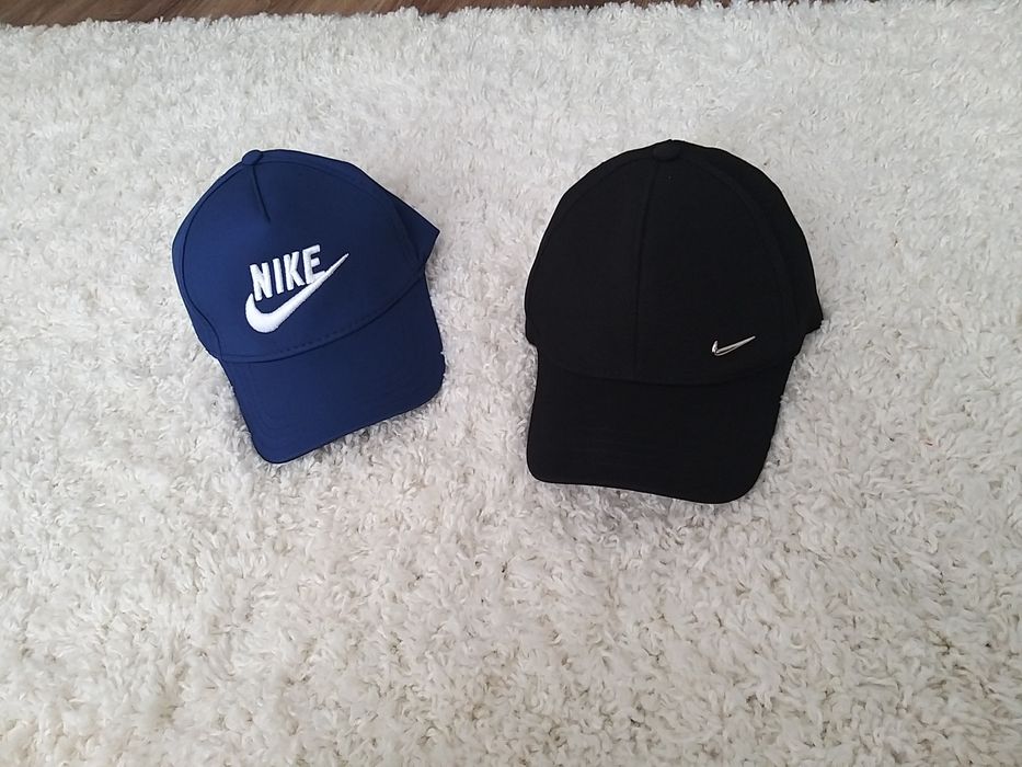 Sapca nike , negru sau albastru