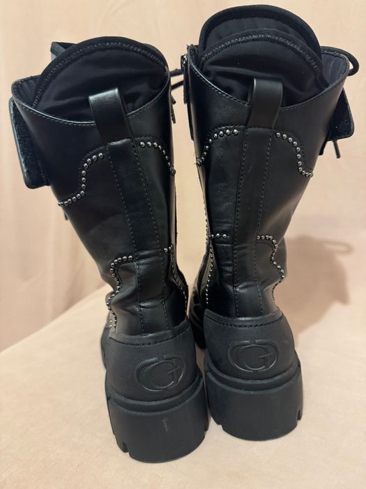 Ghete Guess negre de piele cu ținte