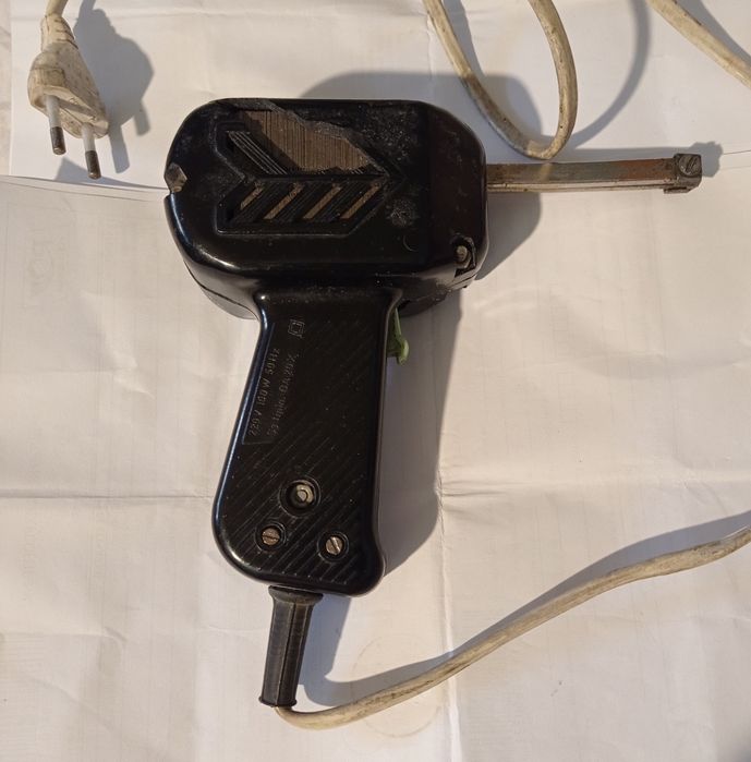 Vând sau schimb obiecte vechi.Prețuri în funcție de obiectul ales.