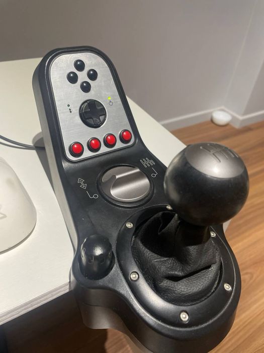 Игровой руль Logitech G25