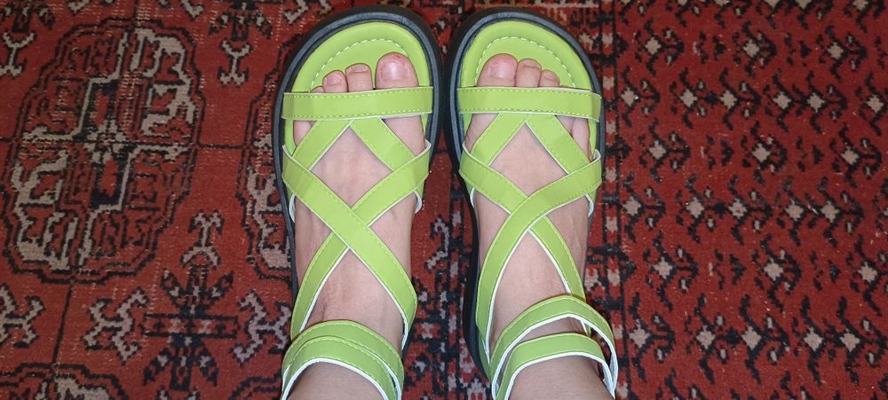 Продам новые туфли и сандали.