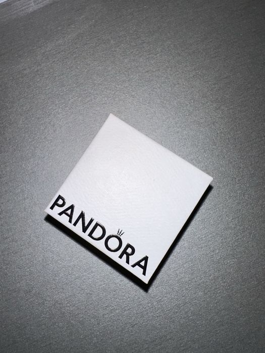 Pandora обеци красива като цвете