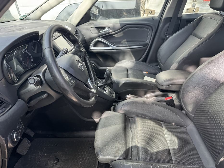 Dezmembrez Opel Zafira 2019 2.0 diesel