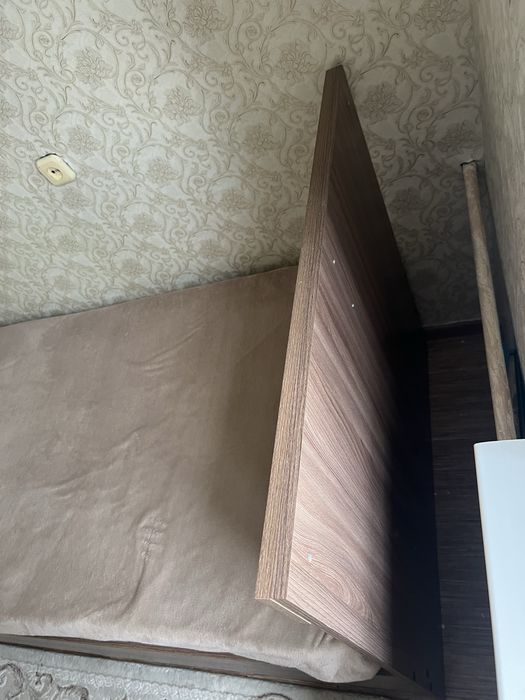 Продам кровать с матрасом