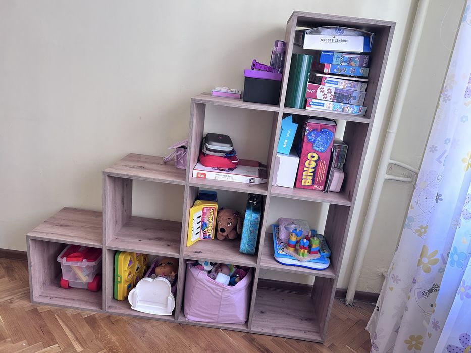 Стъпаловидна етажерка