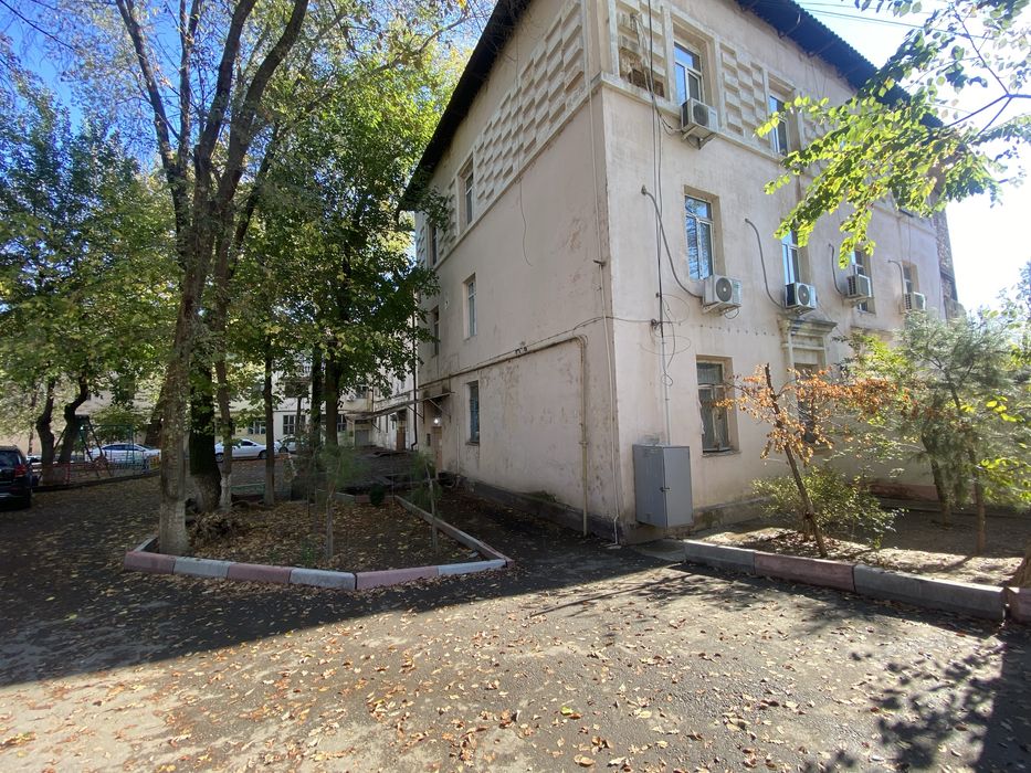 Яккасарой район Ракат махалла 2 хона 50 кв