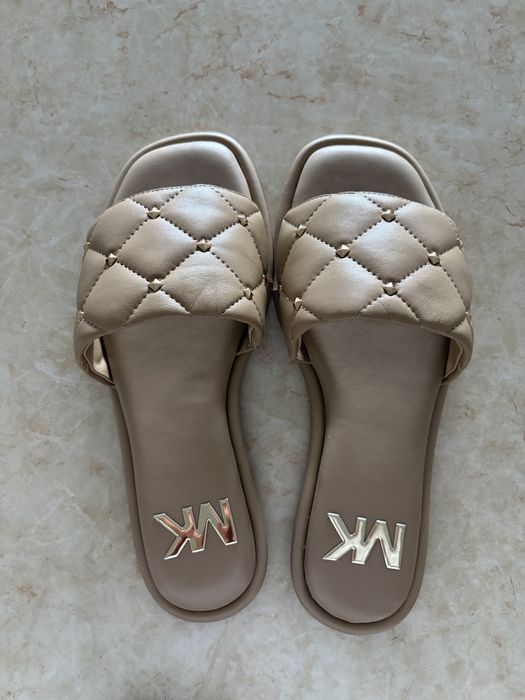 Нови чехли Michael Kors
