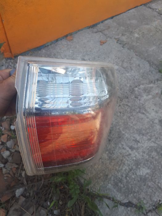 Продам  заднеею фару