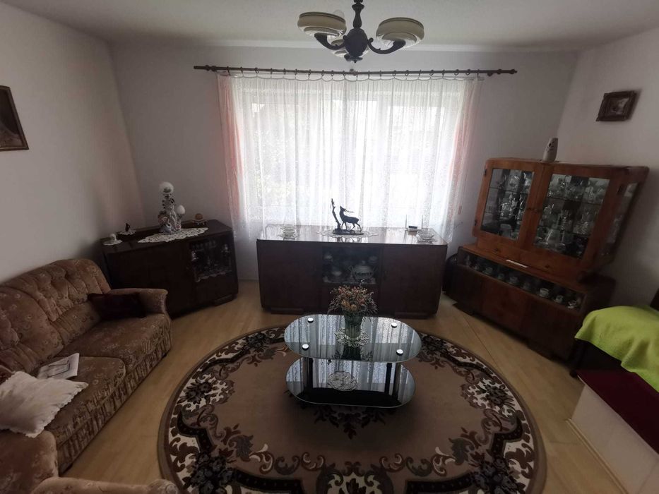 Vand casa cu 3 camere, garaj, livada si teren in Miercurea Nira