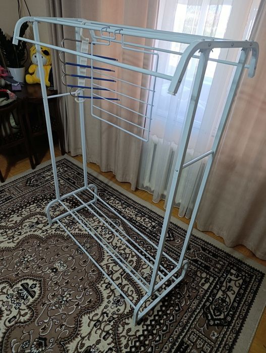 Напольная вешалка для одежды