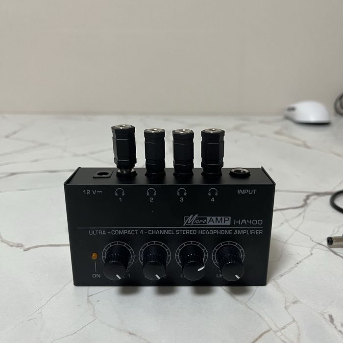 Behringer HA400 звукоусилитель