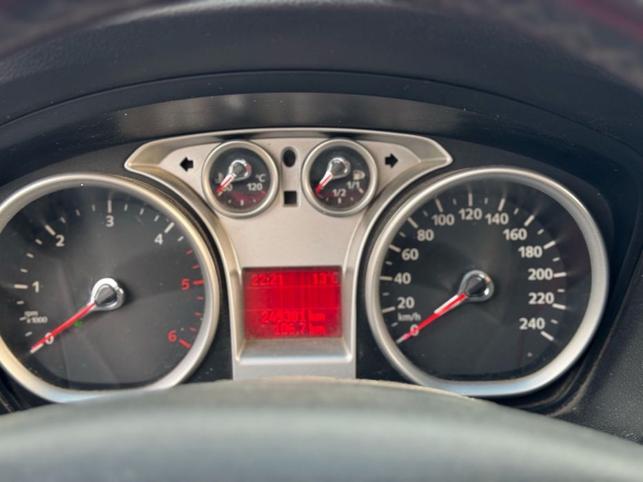 Vand ford focus 2008 cumparat de nou