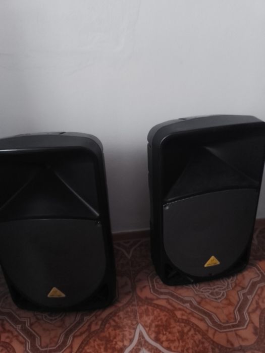 Vând boxe behringer eurolive b115d