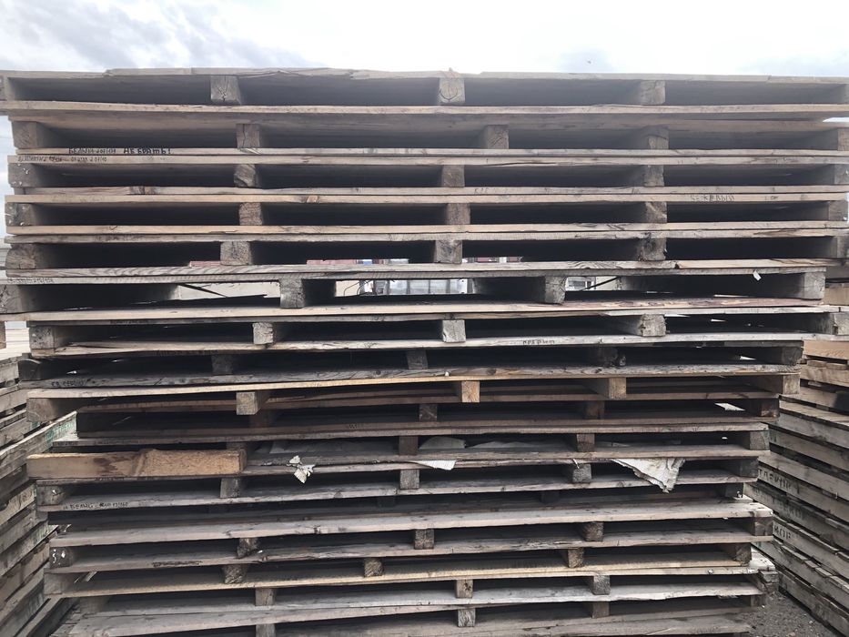 Продам поддоны.