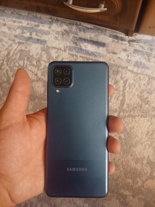 Продам телефон Самсунг а12