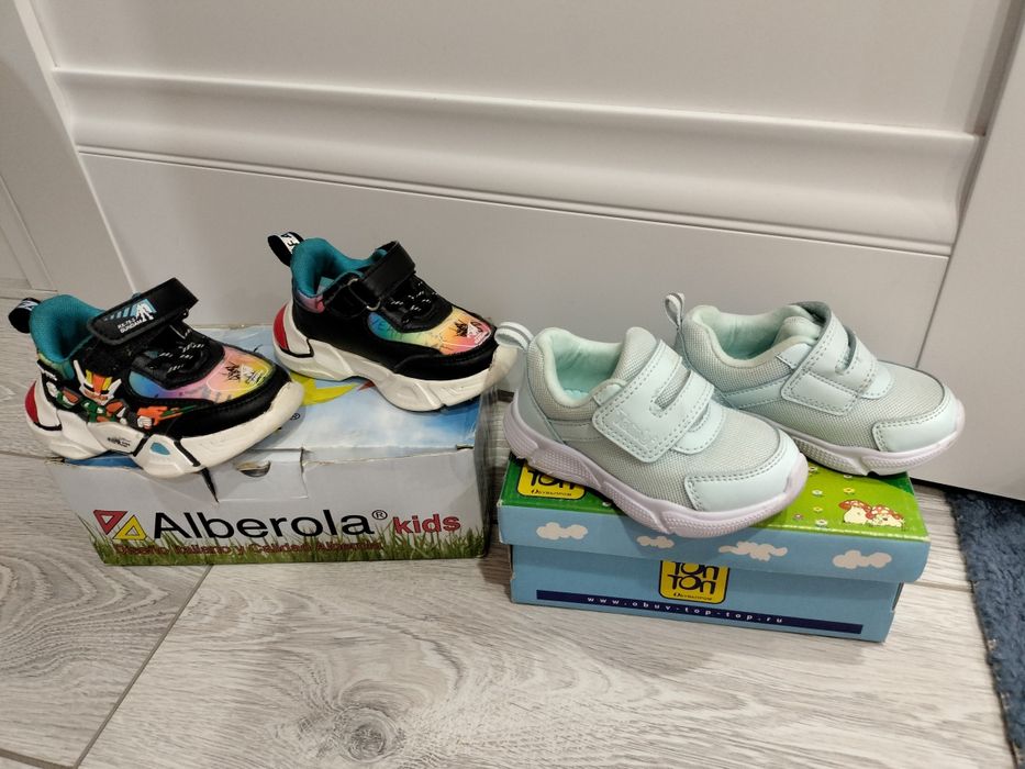 Продам детскую обувь