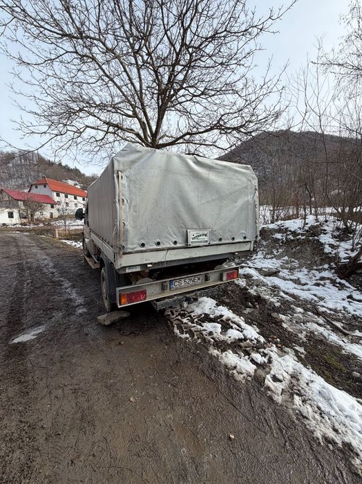 Peugeot Boxer cu prelată și 7 locuri