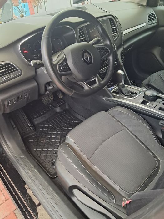REZERVAT Renault megane 4 diesel 51500 km automat 2023