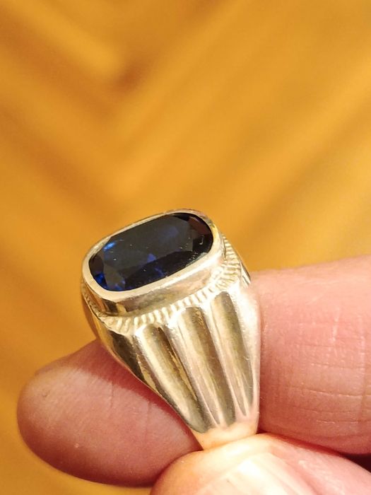 Продавам мъжки сребърен пръстен