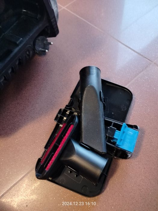 Продавам прахосмукачка Philips FC9729/09