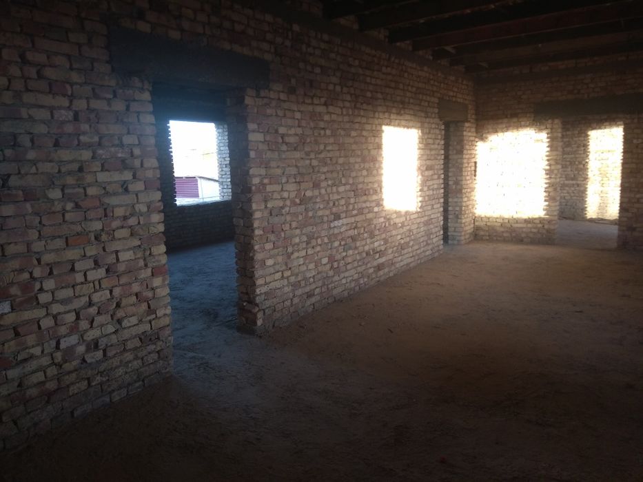 Галаосиё шаҳрида қурилиши тугалланмаган 2 этажли ҳовли тез ва арзон