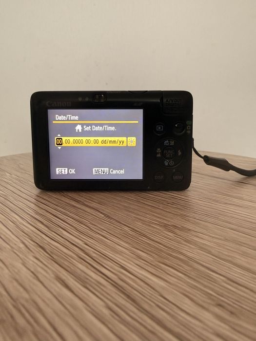 Canon Ixus 100 IS със зарядно и карта памет