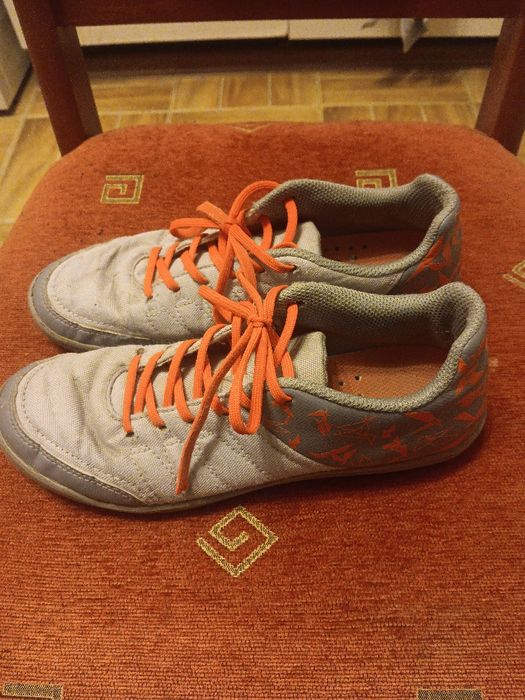 Продавам детки маратонки за игра