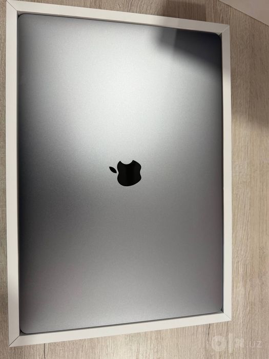 Macbook Pro 16* sotiladi