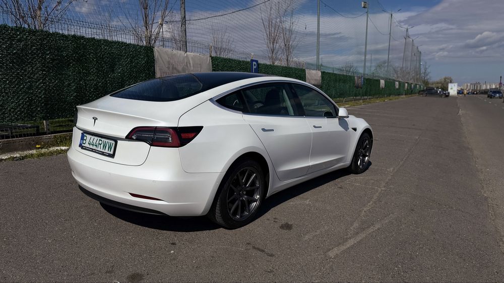 Tesla model 3 SR+ 2020