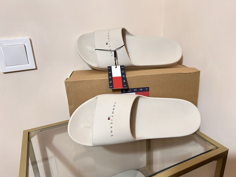 Papuci barbati Tommy Jeans noi cu eticheta