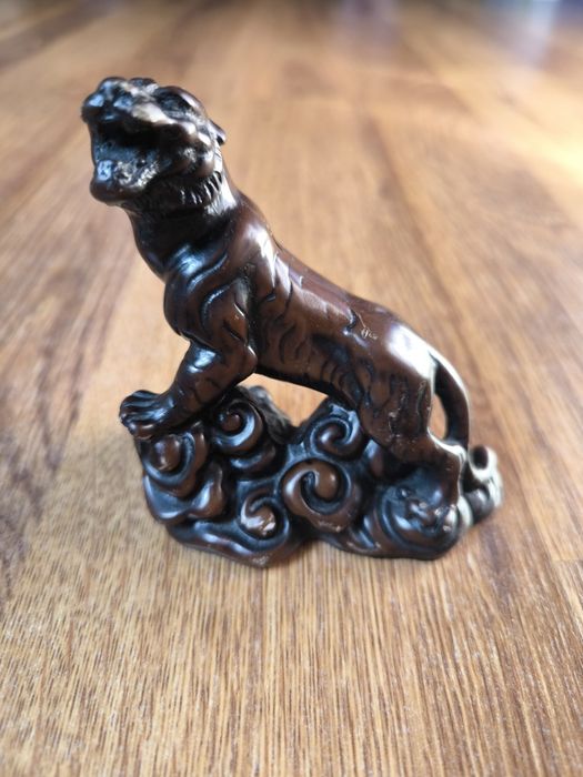 Фигура на тигър азия