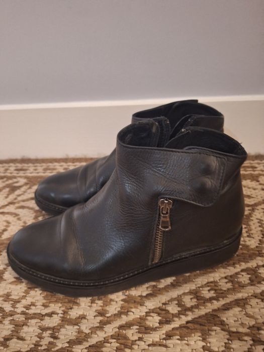 Продам ботиночки женские