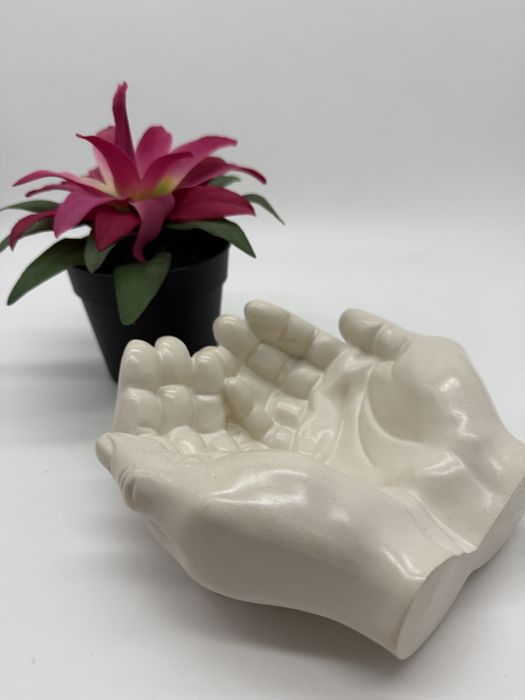 Ключница рука из гипса