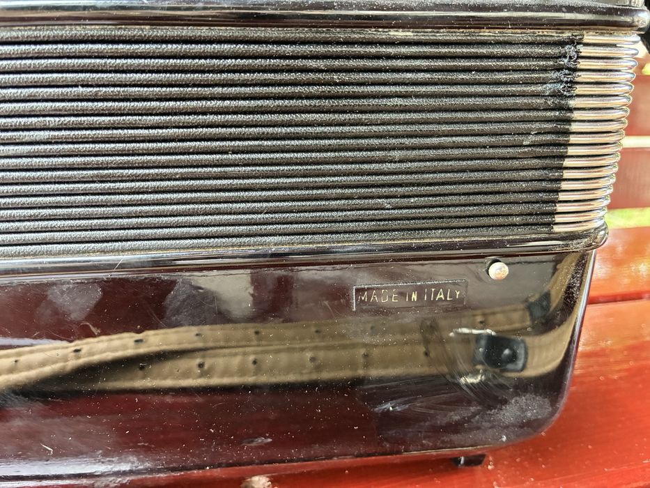 Acordeon italian Sonola Guerrini cu 72 de basi