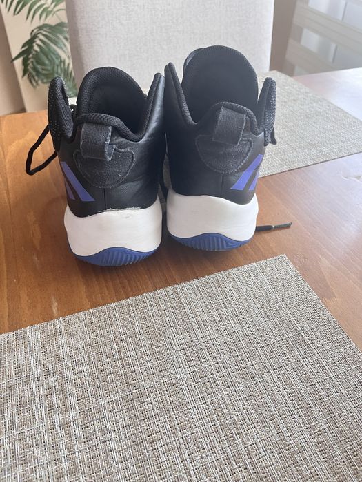 Баскетболни обувки adidas