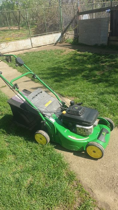 Mașini de tuns gazonul John Deere profesionala